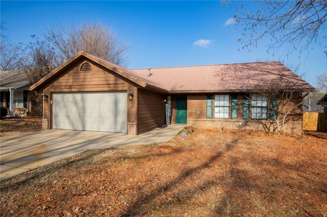 3154 W Shale Street, Fayetteville, AR 72704