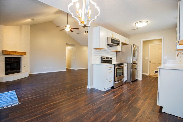 3154 W Shale Street, Fayetteville, AR 72704