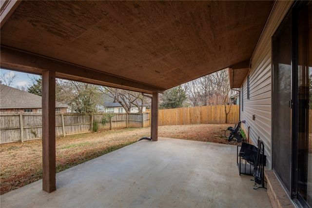 3154 W Shale Street, Fayetteville, AR 72704