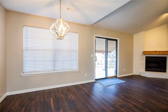 3154 W Shale Street, Fayetteville, AR 72704