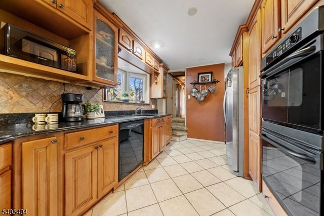 81 Vreeland Ave, Midland Park Boro, NJ 07432