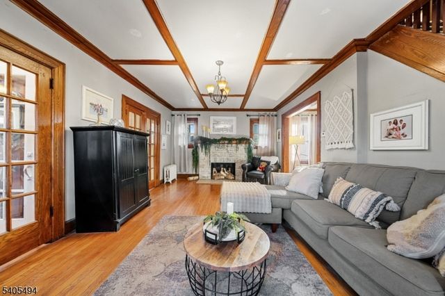 81 Vreeland Ave, Midland Park Boro, NJ 07432