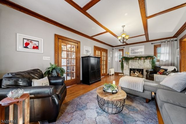 81 Vreeland Ave, Midland Park Boro, NJ 07432