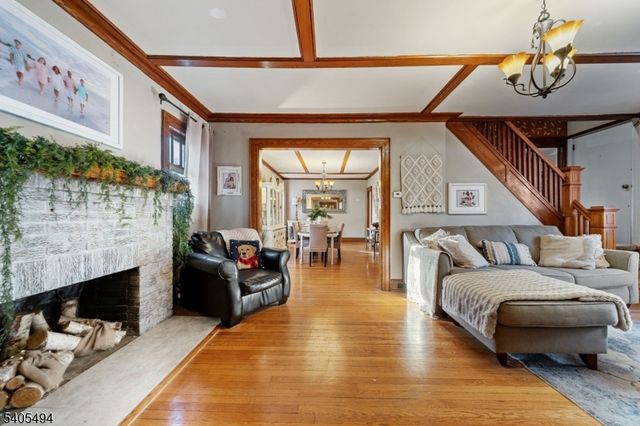 81 Vreeland Ave, Midland Park Boro, NJ 07432