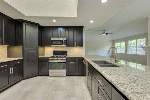 6613 Bramber LN, Austin, TX 78754