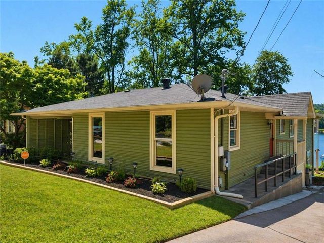 2298 East Lake Drive NE, Conyers, GA 30012