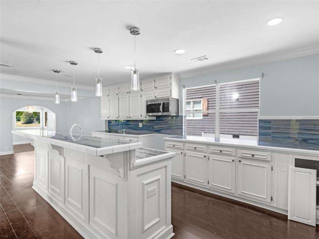 2298 East Lake Drive NE, Conyers, GA 30012