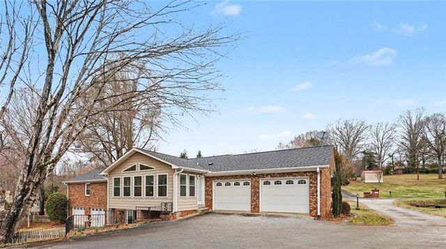 5585 Kane Drive, Pfafftown, NC 27040