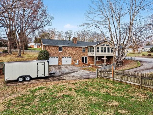 5585 Kane Drive, Pfafftown, NC 27040