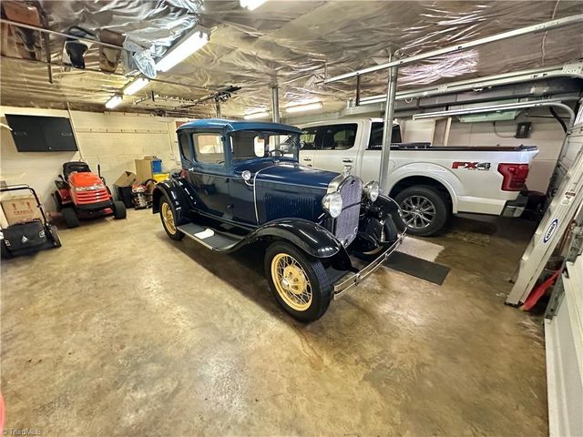 5585 Kane Drive, Pfafftown, NC 27040