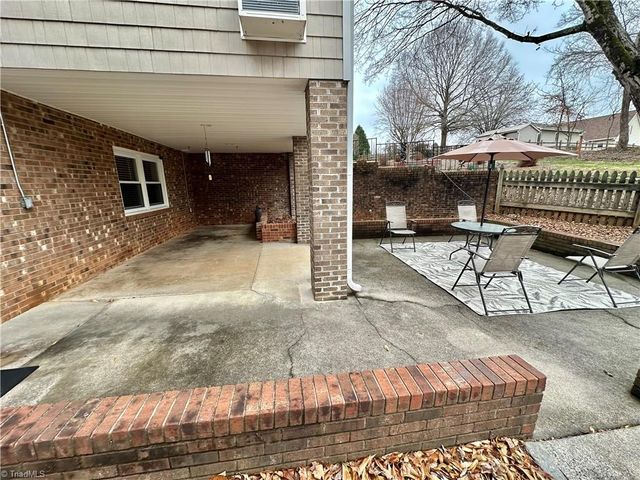 5585 Kane Drive, Pfafftown, NC 27040