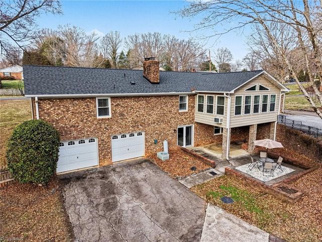 5585 Kane Drive, Pfafftown, NC 27040