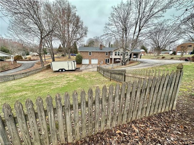 5585 Kane Drive, Pfafftown, NC 27040