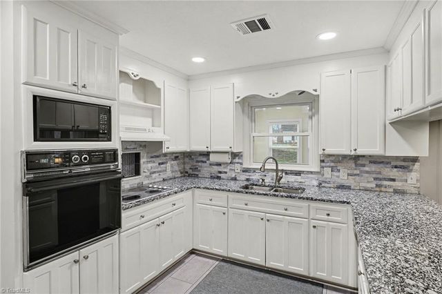 5585 Kane Drive, Pfafftown, NC 27040