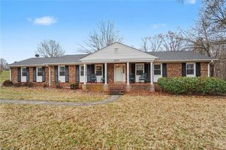 5585 Kane Drive, Pfafftown, NC 27040