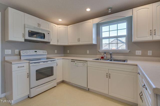 2808 East Center Street, Kingsport, TN 37664