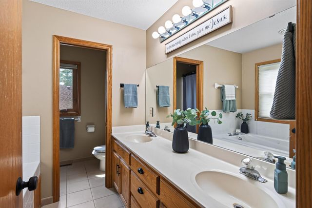 10575 52nd Avenue N, Plymouth, MN 55442