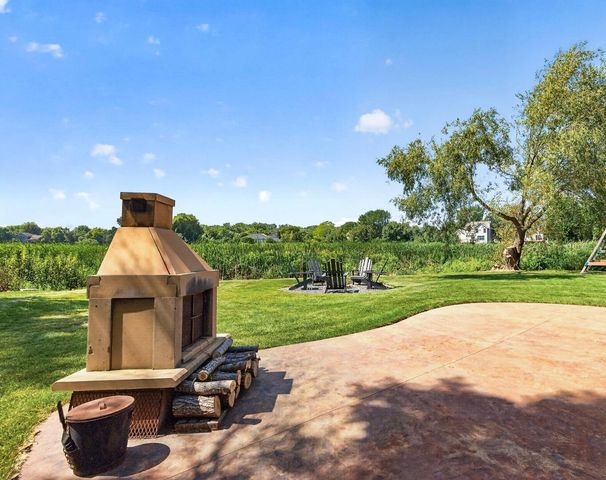 10575 52nd Avenue N, Plymouth, MN 55442