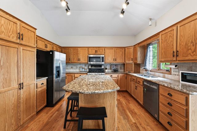 10575 52nd Avenue N, Plymouth, MN 55442