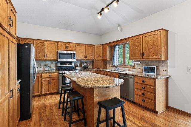 10575 52nd Avenue N, Plymouth, MN 55442