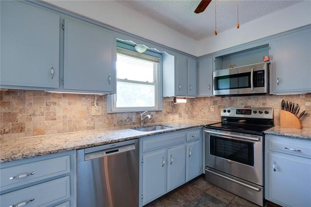 7312 NW 77th Terrace, Kansas City, MO 64152