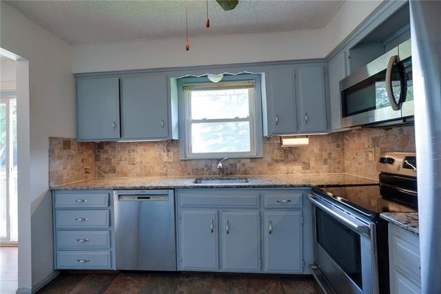 7312 NW 77th Terrace, Kansas City, MO 64152