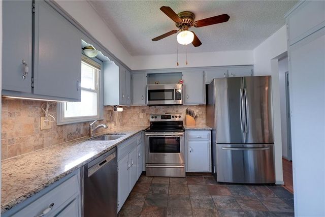 7312 NW 77th Terrace, Kansas City, MO 64152