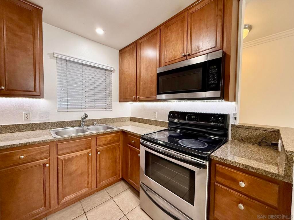 Image 10 of property listing at 1756 Essex St 305, San Diego, CA 92103