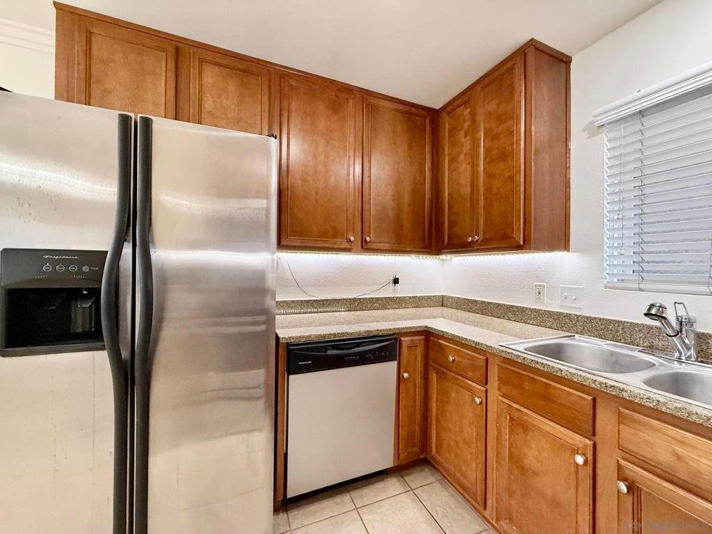Image 11 of property listing at 1756 Essex St 305, San Diego, CA 92103