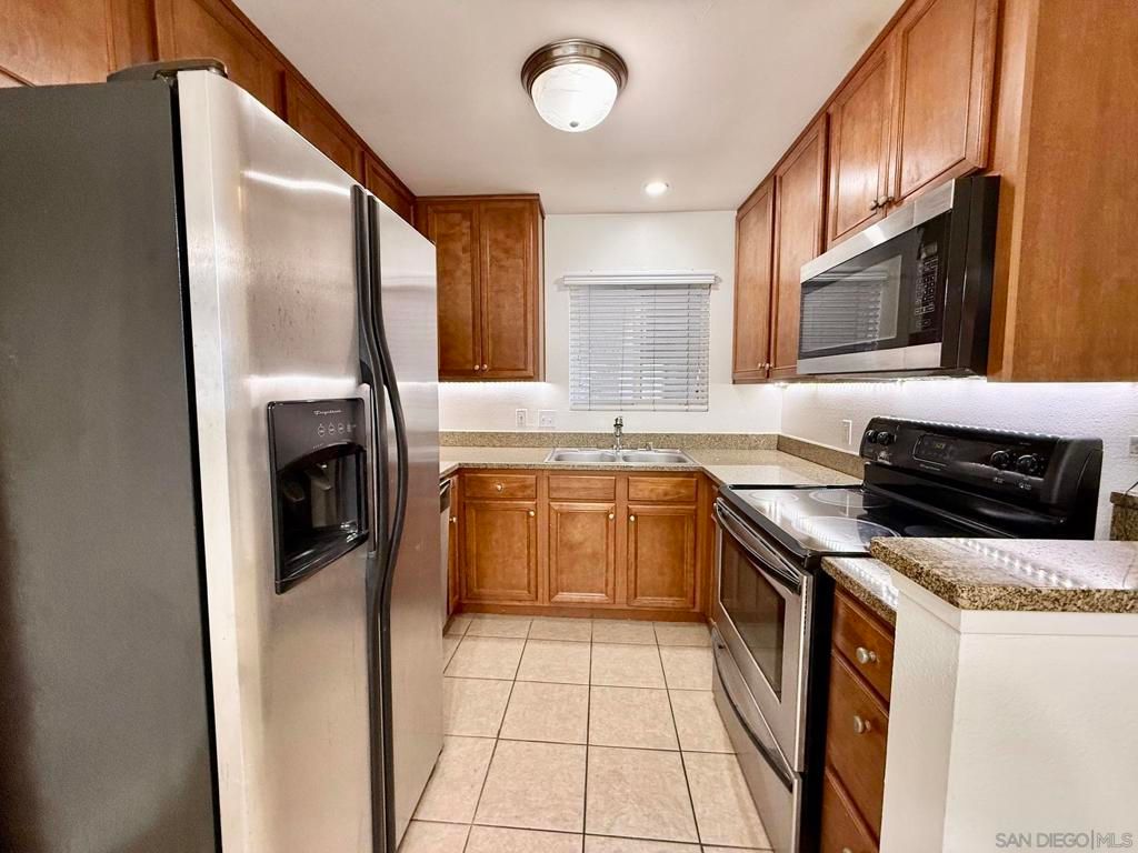 Image 12 of property listing at 1756 Essex St 305, San Diego, CA 92103