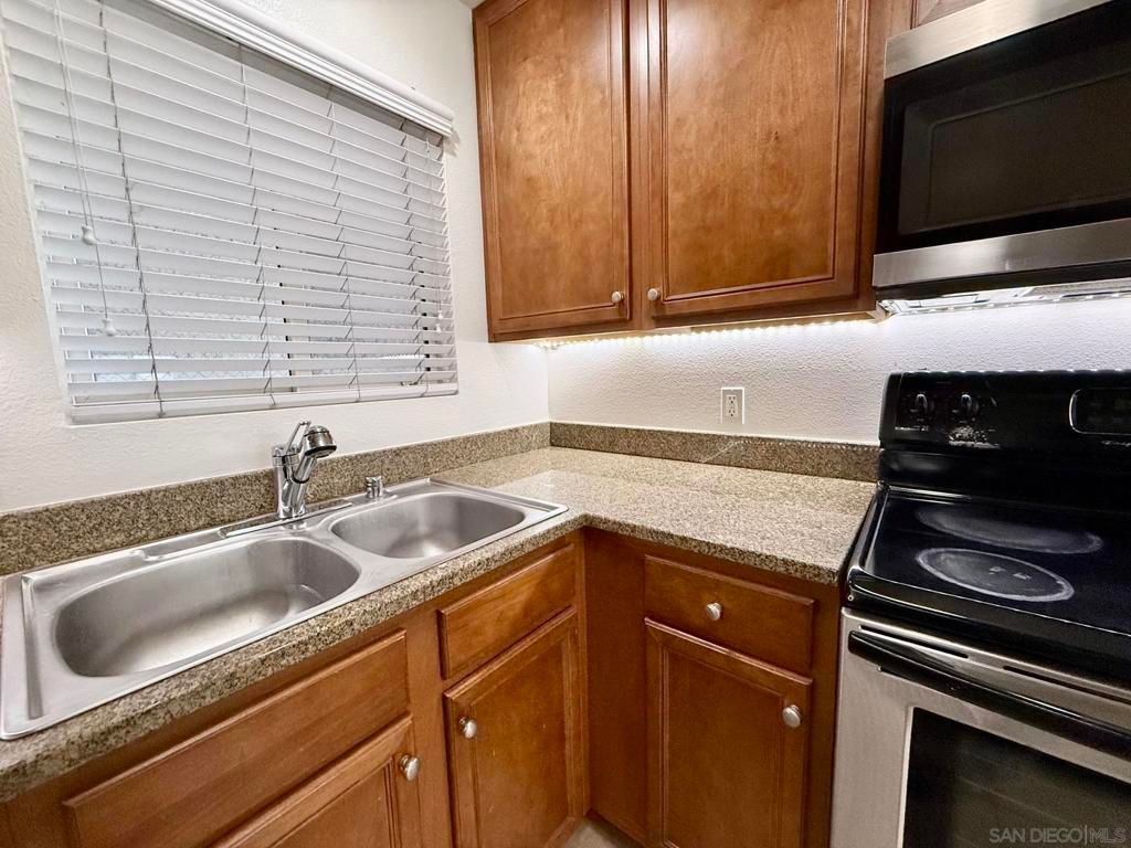 Image 14 of property listing at 1756 Essex St 305, San Diego, CA 92103
