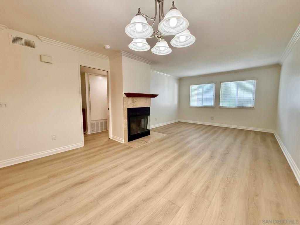 Image 3 of property listing at 1756 Essex St 305, San Diego, CA 92103
