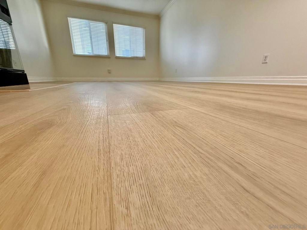 Image 4 of property listing at 1756 Essex St 305, San Diego, CA 92103
