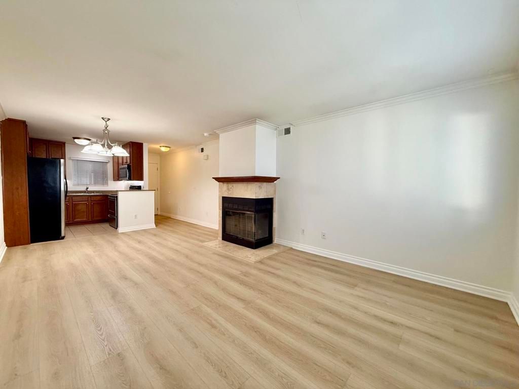 Image 5 of property listing at 1756 Essex St 305, San Diego, CA 92103