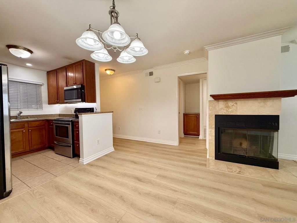 Image 6 of property listing at 1756 Essex St 305, San Diego, CA 92103