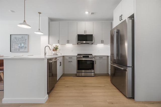 80 Constitution Ave Unit 221, Portsmouth, NH 03801