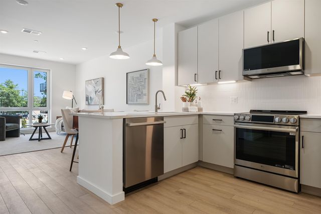 80 Constitution Ave Unit 221, Portsmouth, NH 03801