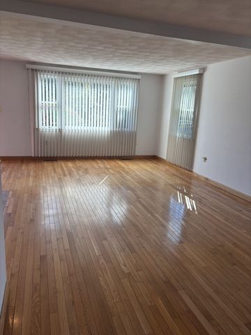 448 Essex St, Beverly, MA 01915