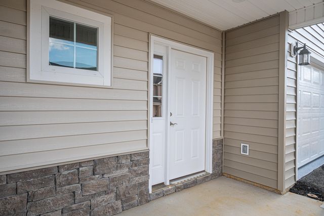 6136 Warren Newcomb, Radford, VA 24141