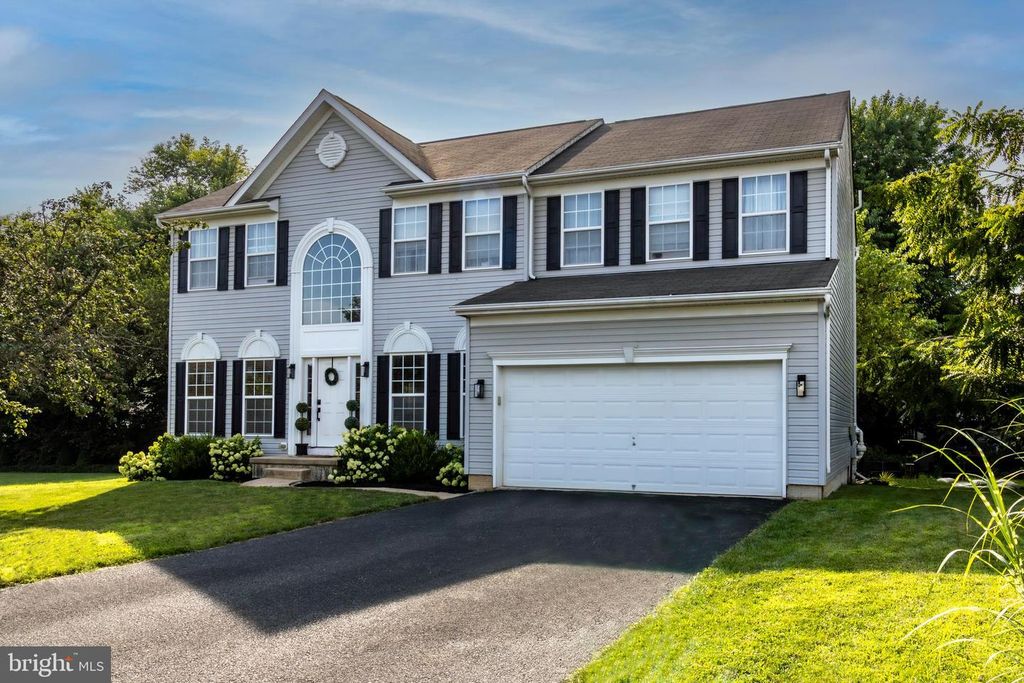 1121 PINE CT, York, PA 17408
