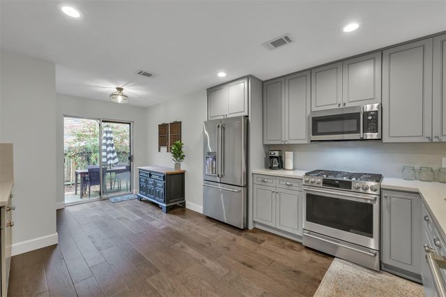 42 Still Corner Place, The Woodlands, TX 77381