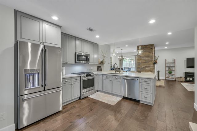 42 Still Corner Place, The Woodlands, TX 77381