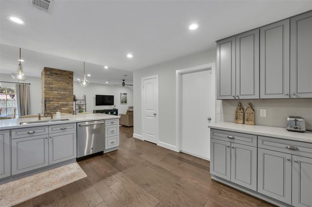 42 Still Corner Place, The Woodlands, TX 77381