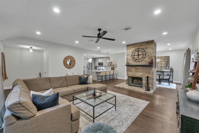 42 Still Corner Place, The Woodlands, TX 77381