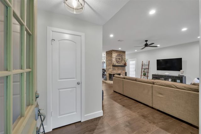 42 Still Corner Place, The Woodlands, TX 77381