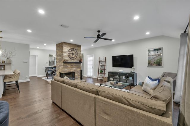 42 Still Corner Place, The Woodlands, TX 77381