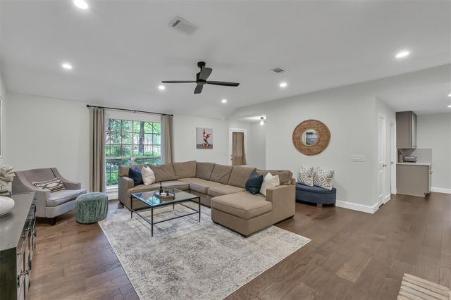 42 Still Corner Place, The Woodlands, TX 77381