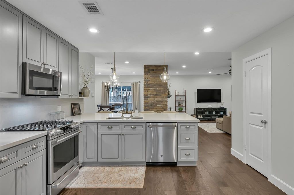 42 Still Corner Place, The Woodlands, TX 77381