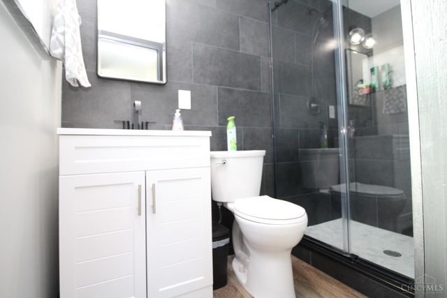 9052 Saxton Drive, West Chester, OH 45069