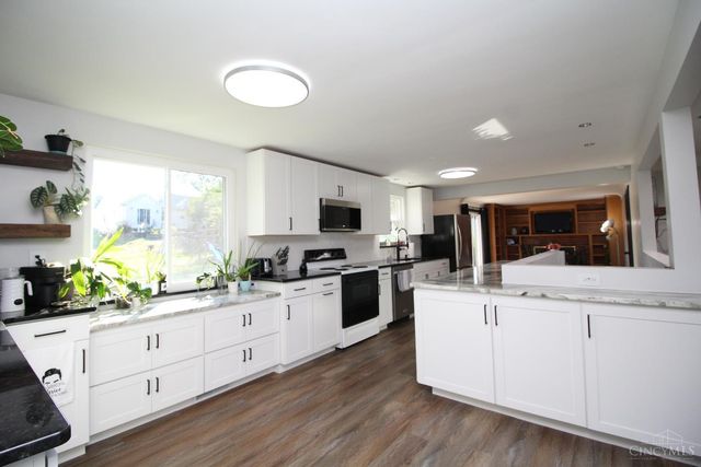 9052 Saxton Drive, West Chester, OH 45069